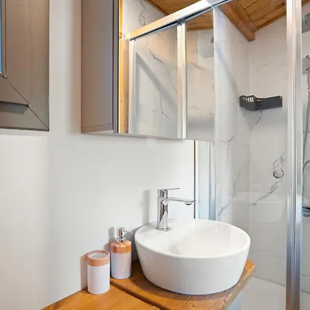 Ozzy Tiny House- Woo * 울라